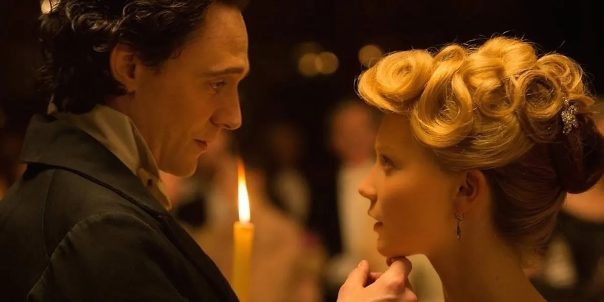 Tom Hiddleston e Mia Wasikowska in 'Crimson Peak'