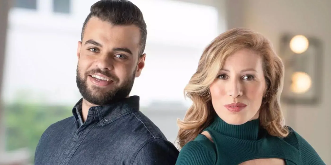 Mohamed, fiancé de 90 jours, en chemise en jean souriant debout à côté d'Yvette qui porte une robe verte.