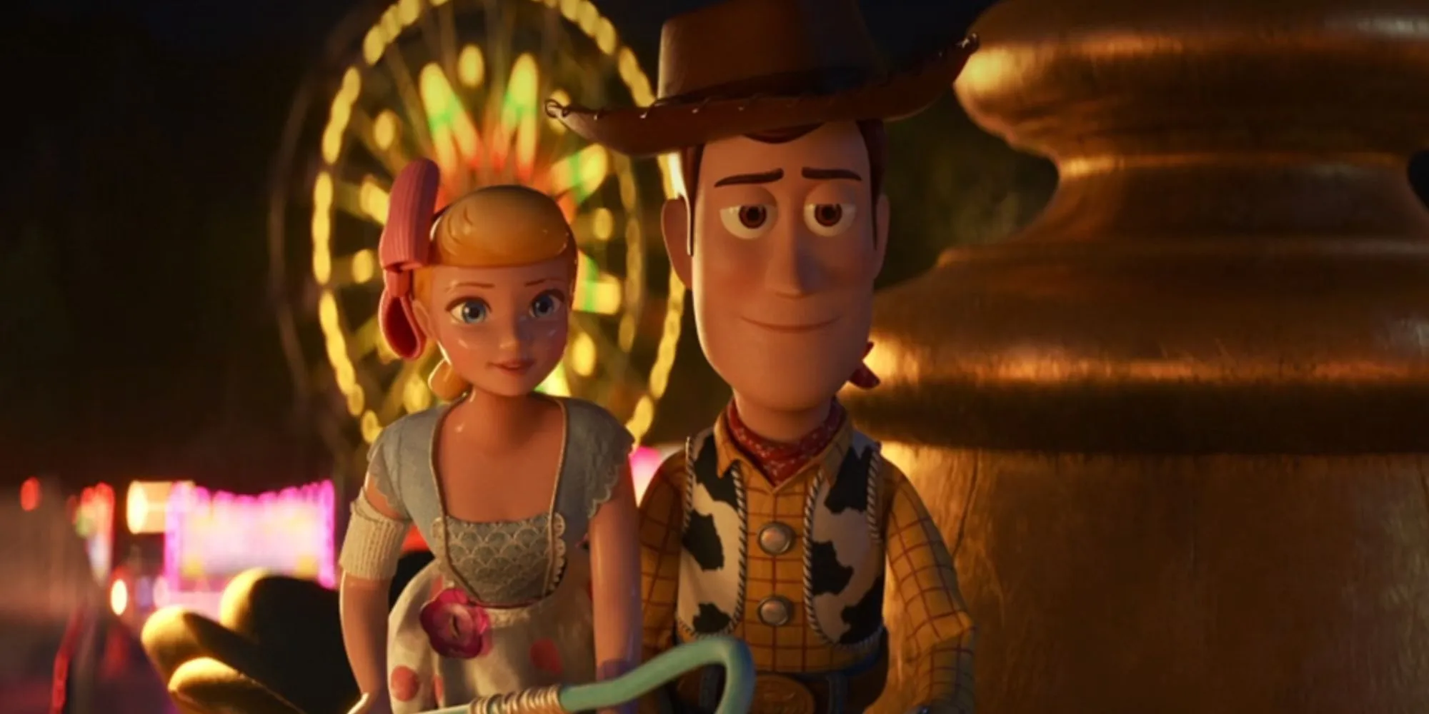 Woody i Bo Peep uśmiechają się na końcu Toy Story 4