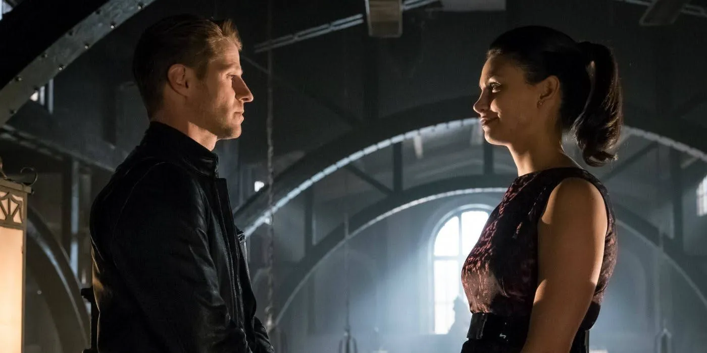 Ben McKenzie e Morena Baccarin em Gotham