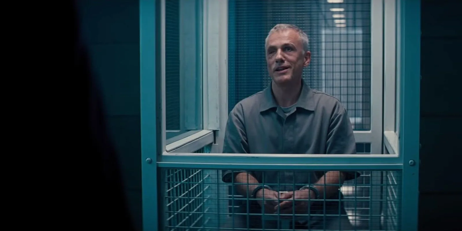 Christoph Waltz como Blofeld na prisão em Sem Tempo Para Morrer