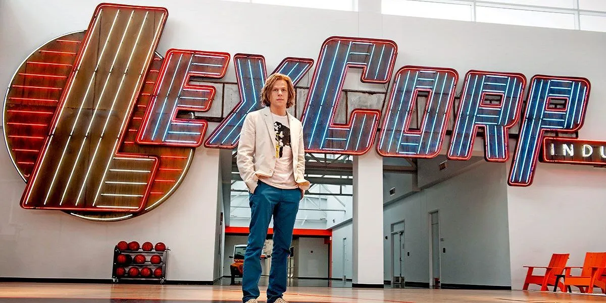 Jesse Eisenberg w siedzibie Lexcorp