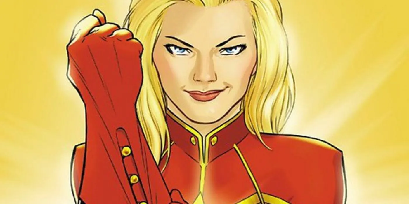 Captain Marvel lächelt selbstbewusst auf dem Cover von Captain Marvel Nr. 1