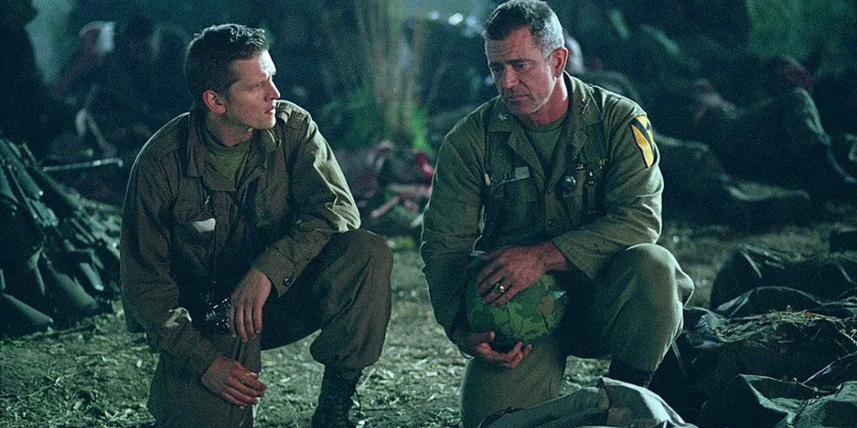 Mel Gibson and Barry Pepper in We Were Soldiers