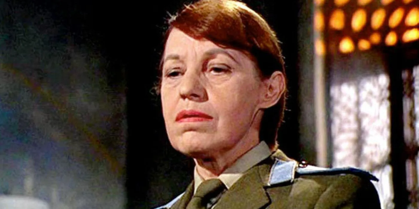 Rosa Klebb in uniforme militare in From Russia With Love