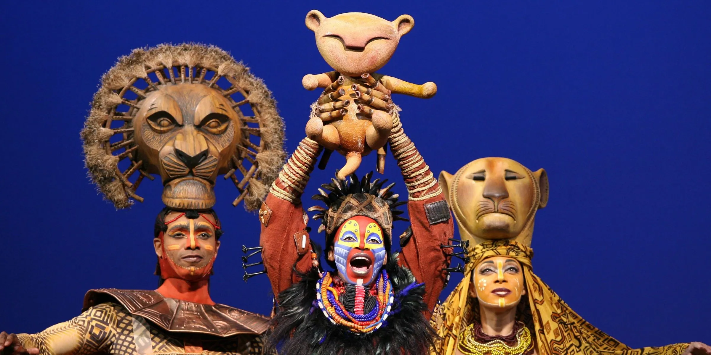 Das Musical „König der Löwen“ auf der Bühne mit Baby Simba