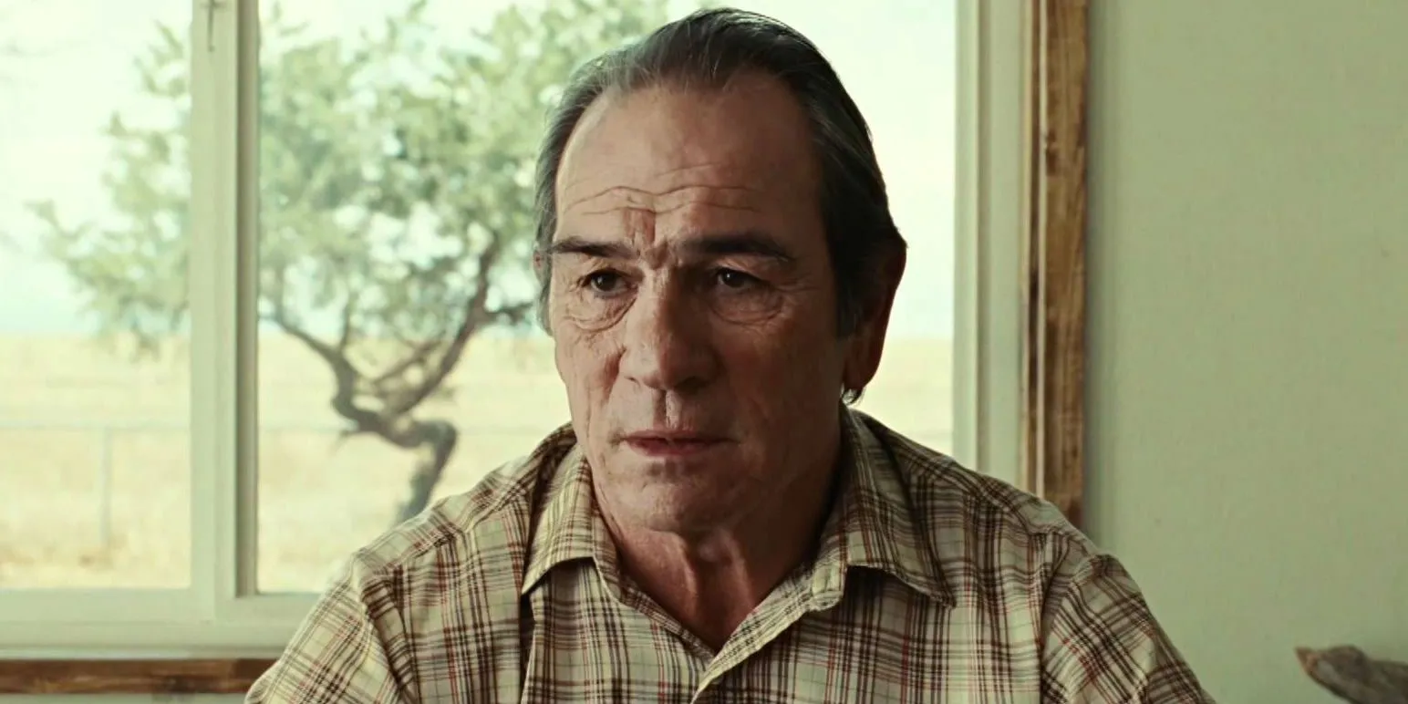 Tommy Lee Jones como Xerife Bell