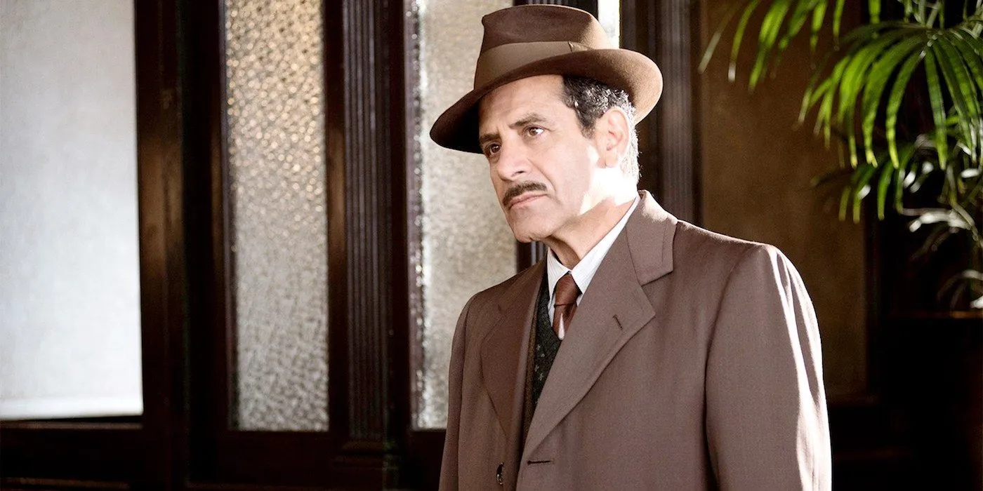 Tony Shalhoub en el personaje