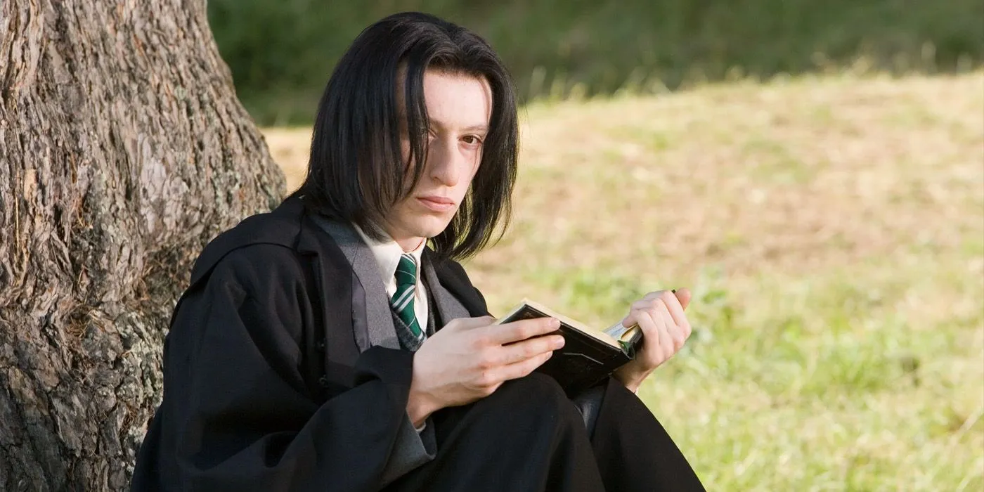 O jovem Snape lendo um livro