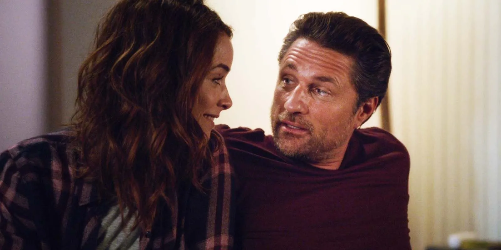 Abigail Spencer dans le rôle de Megan Hunt et Martin Henderson dans le rôle de Nathan Riggs dans la saison 14 de Grey's Anatomy