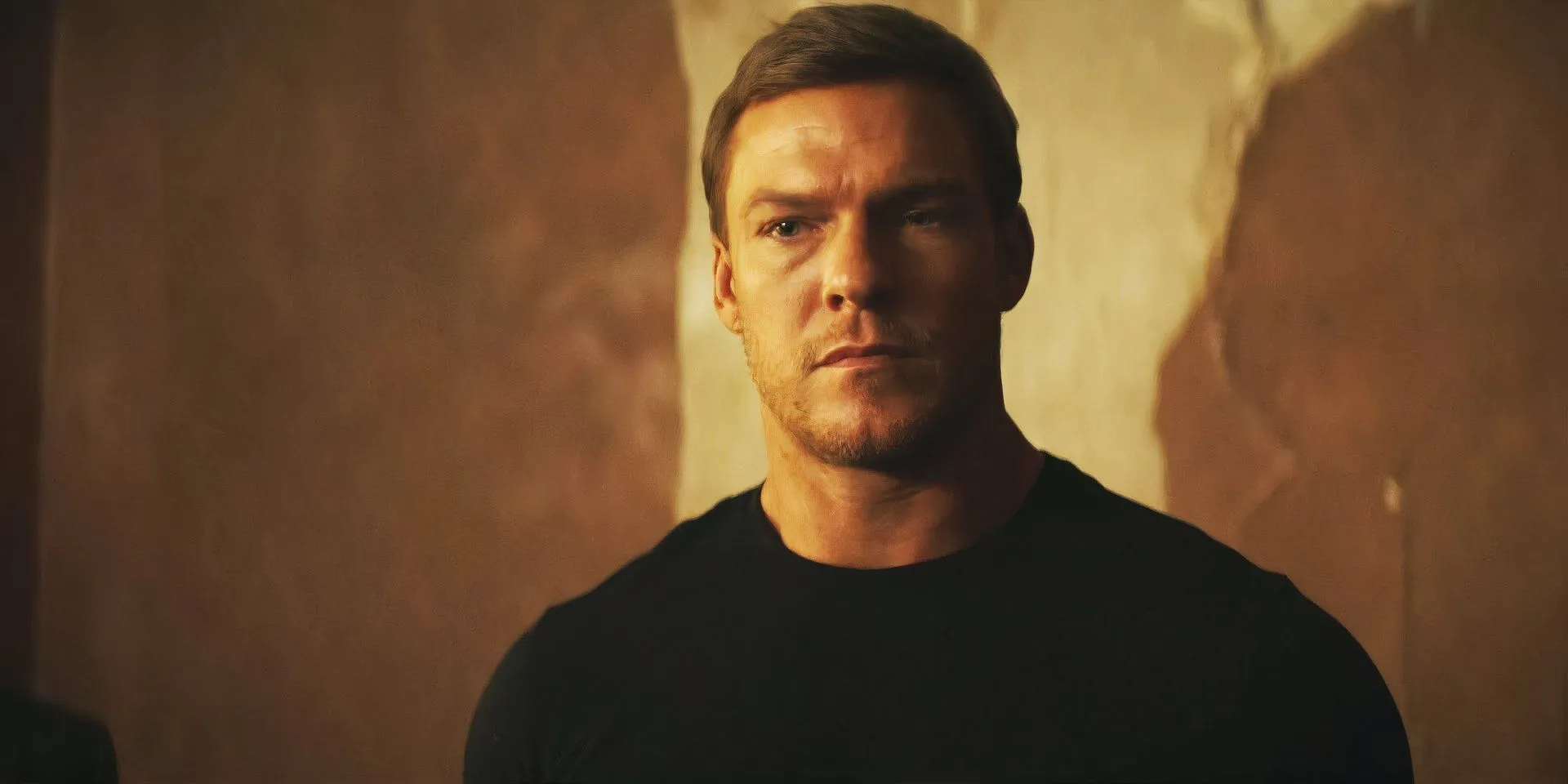 Alan Ritchson in Reacher