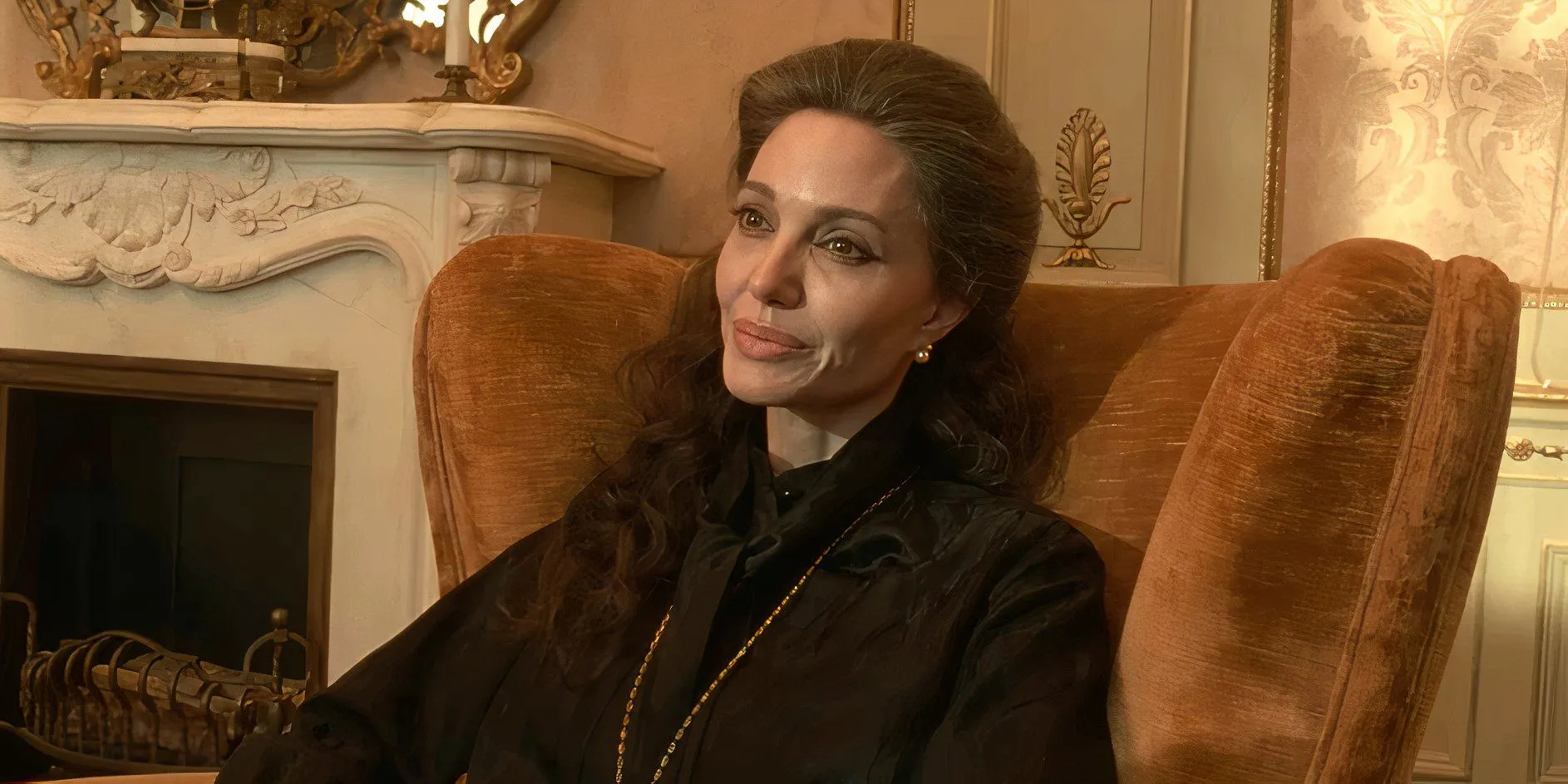 Angelina Jolie dans le rôle de Maria Callas dans Maria