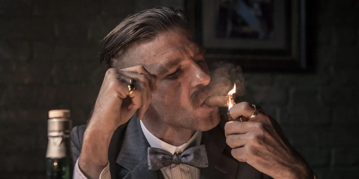 Arthur Shelby fumando