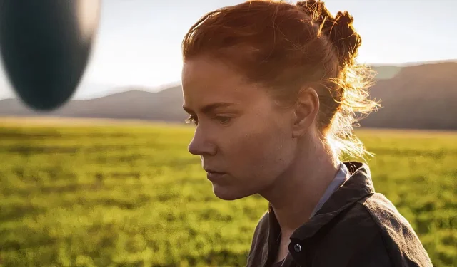 Amy Adams condivide la sua prima reazione alla straziante conclusione di Arrival e al cambiamento di prospettiva: “Ero devastata”