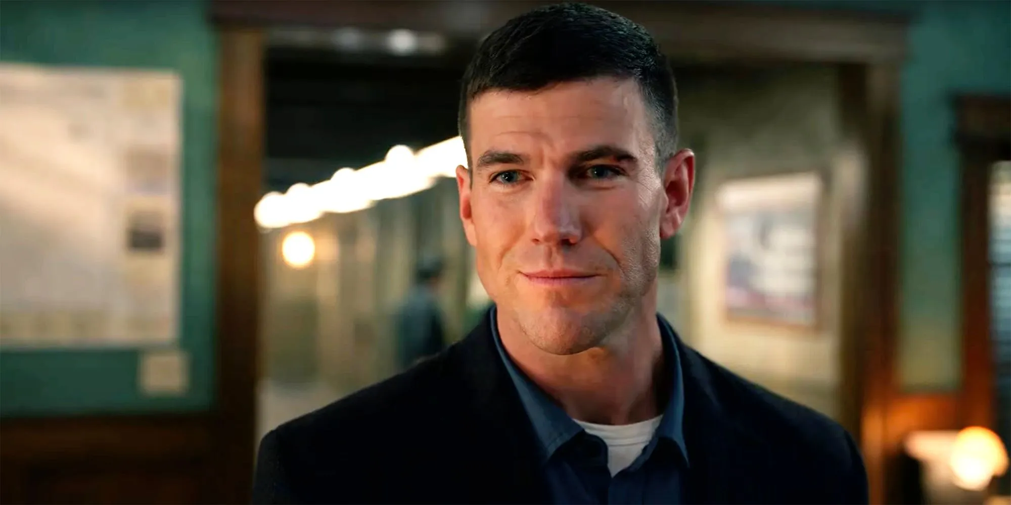 Austin Stowell jako młody Gibbs w NCIS: Origins