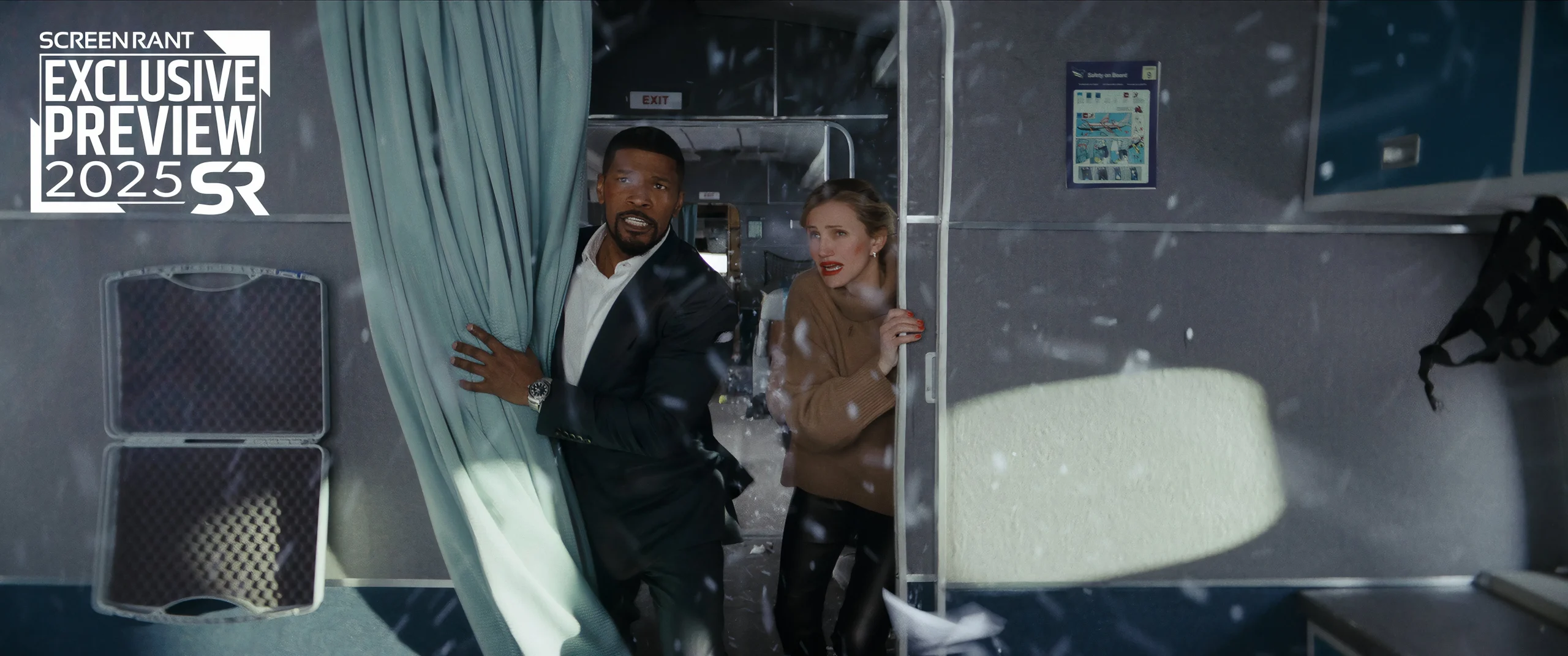 Vista previa de la película Back in Action 2025 Imagen fija exclusiva Jaime Foxx y Cameron Diaz en un avión con escombros a su alrededor