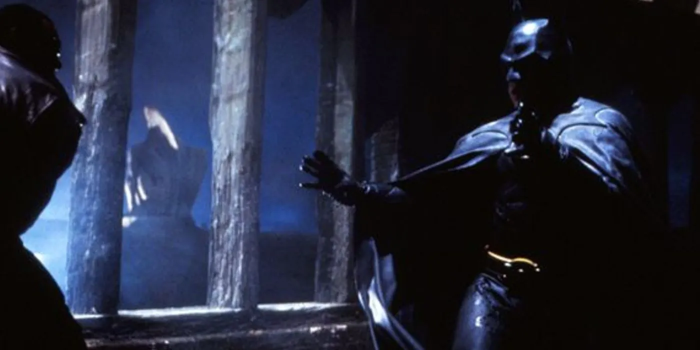 Batman combatte sul tetto della cattedrale di Gotham in Batman 1989