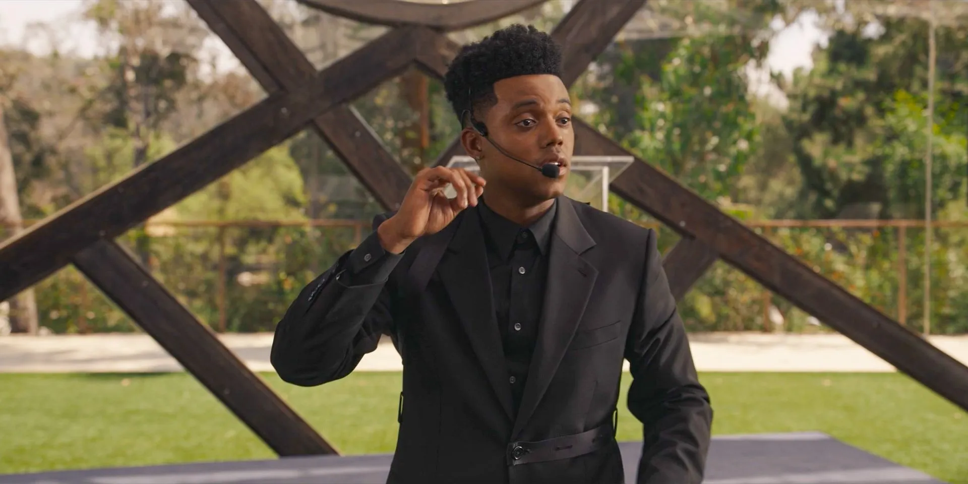 Will (Jabari Banks) giving his speech at the Investor Day in Bel-Air Season 3 Episode 8