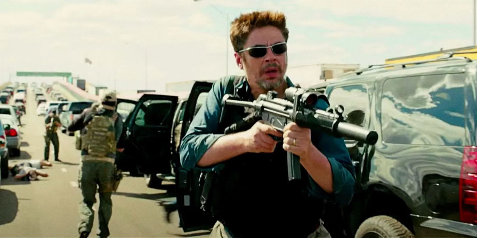 Benicio Del Toro in einer Actionszene aus Sicario