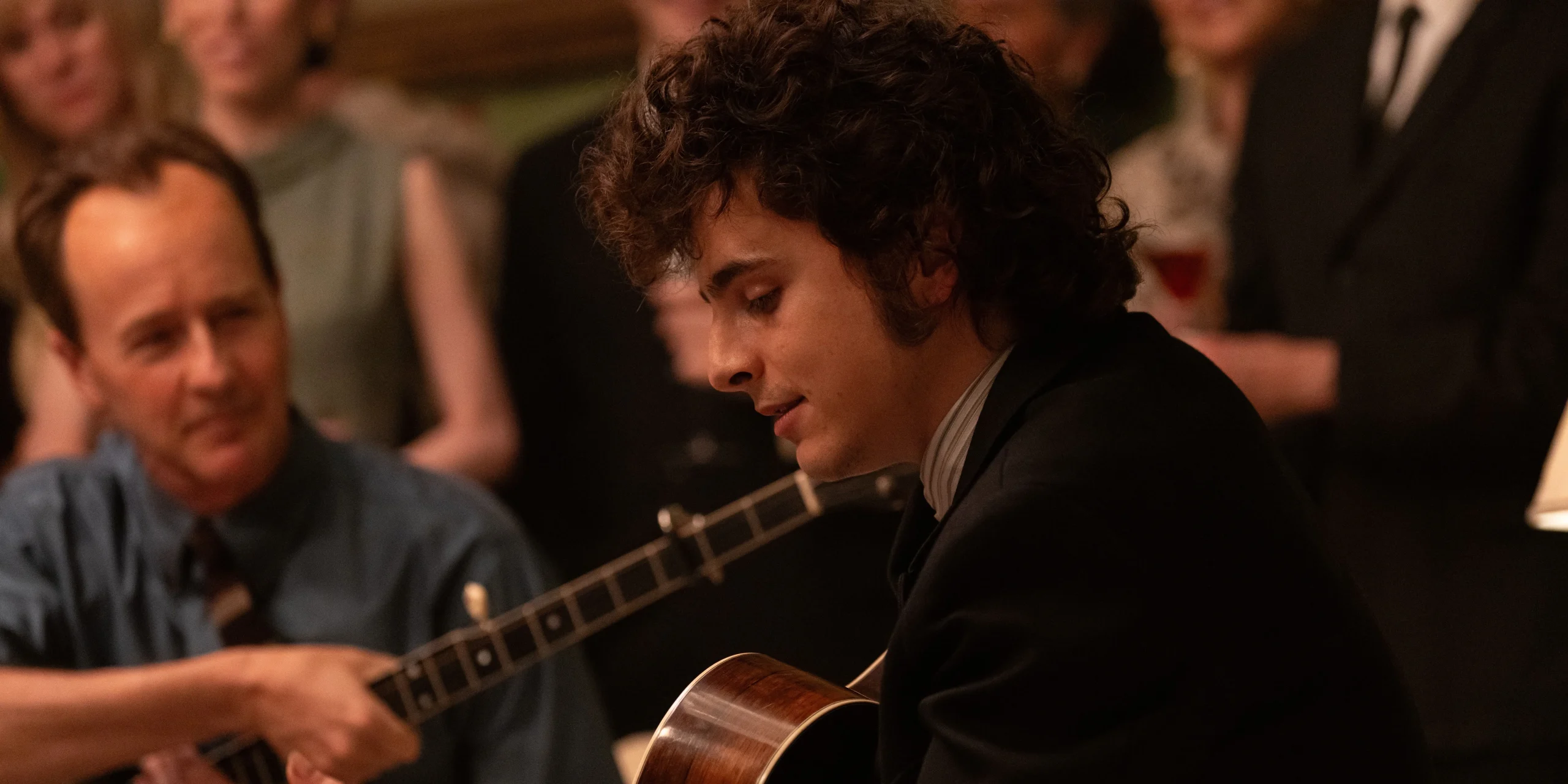 Bob Dylan plays guitar