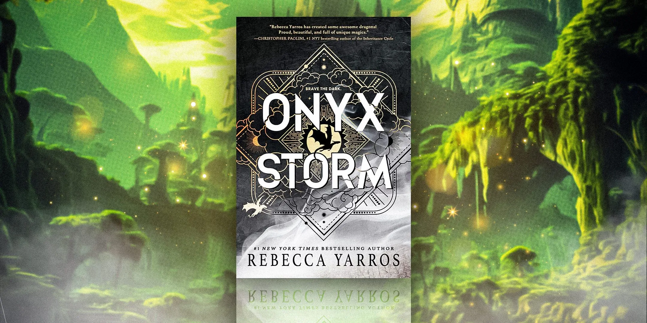 La copertina di Onyx Storm di Rebecca Yarros e uno sfondo di foresta verde