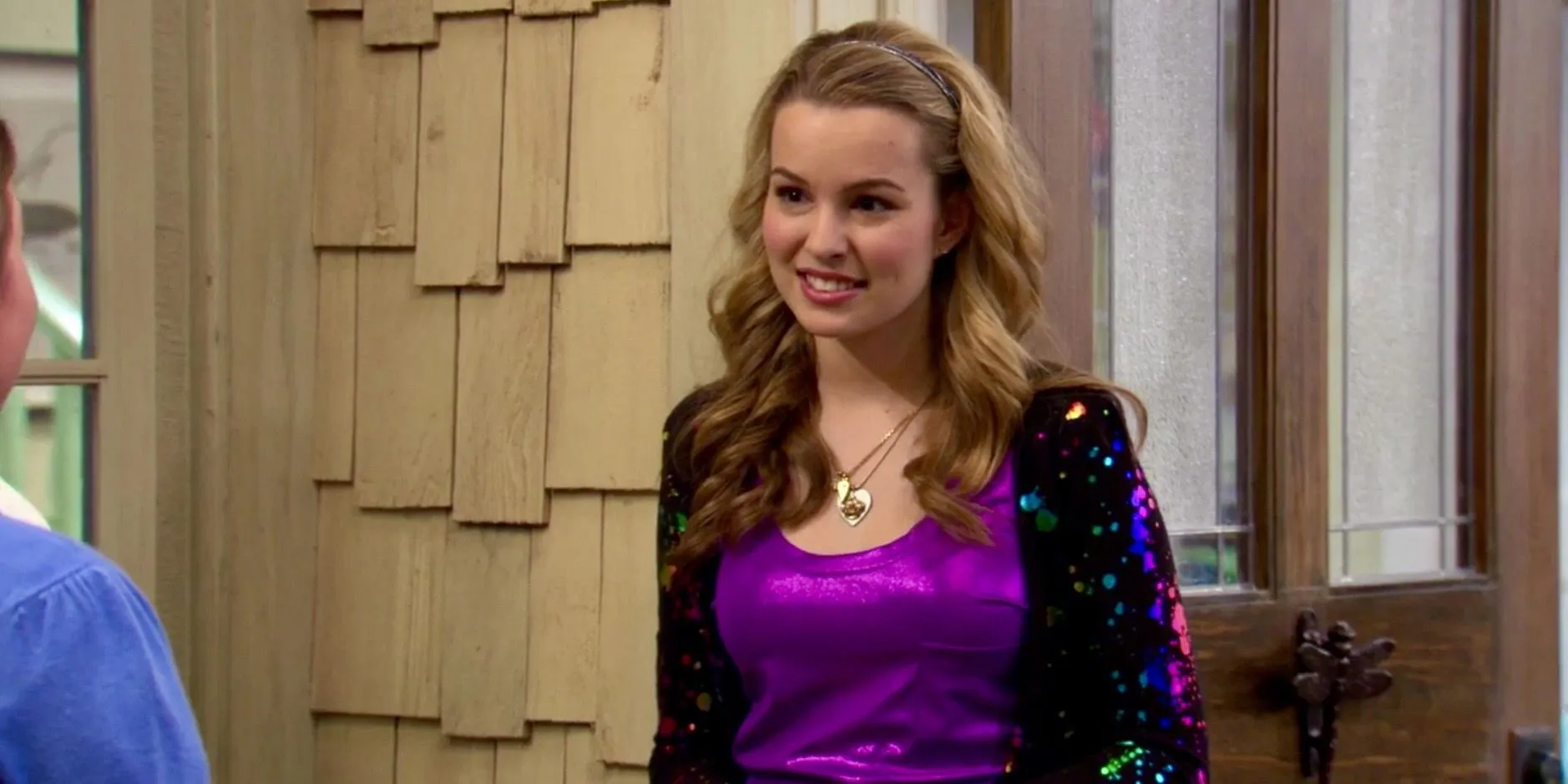 Bridgit Mendler como Teddy Duncan en ¡Buena suerte, Charlie!