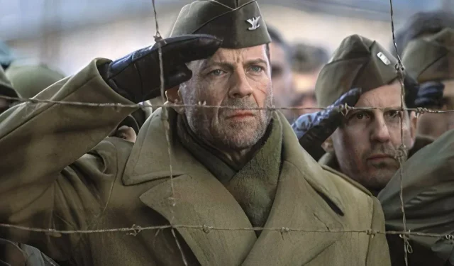 Il y a 22 ans, Bruce Willis jouait dans un film de guerre révolutionnaire