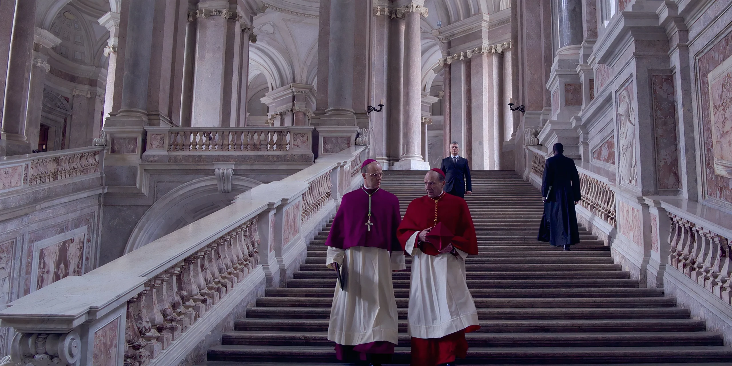 Le cardinal Lawrence en conversation au conclave