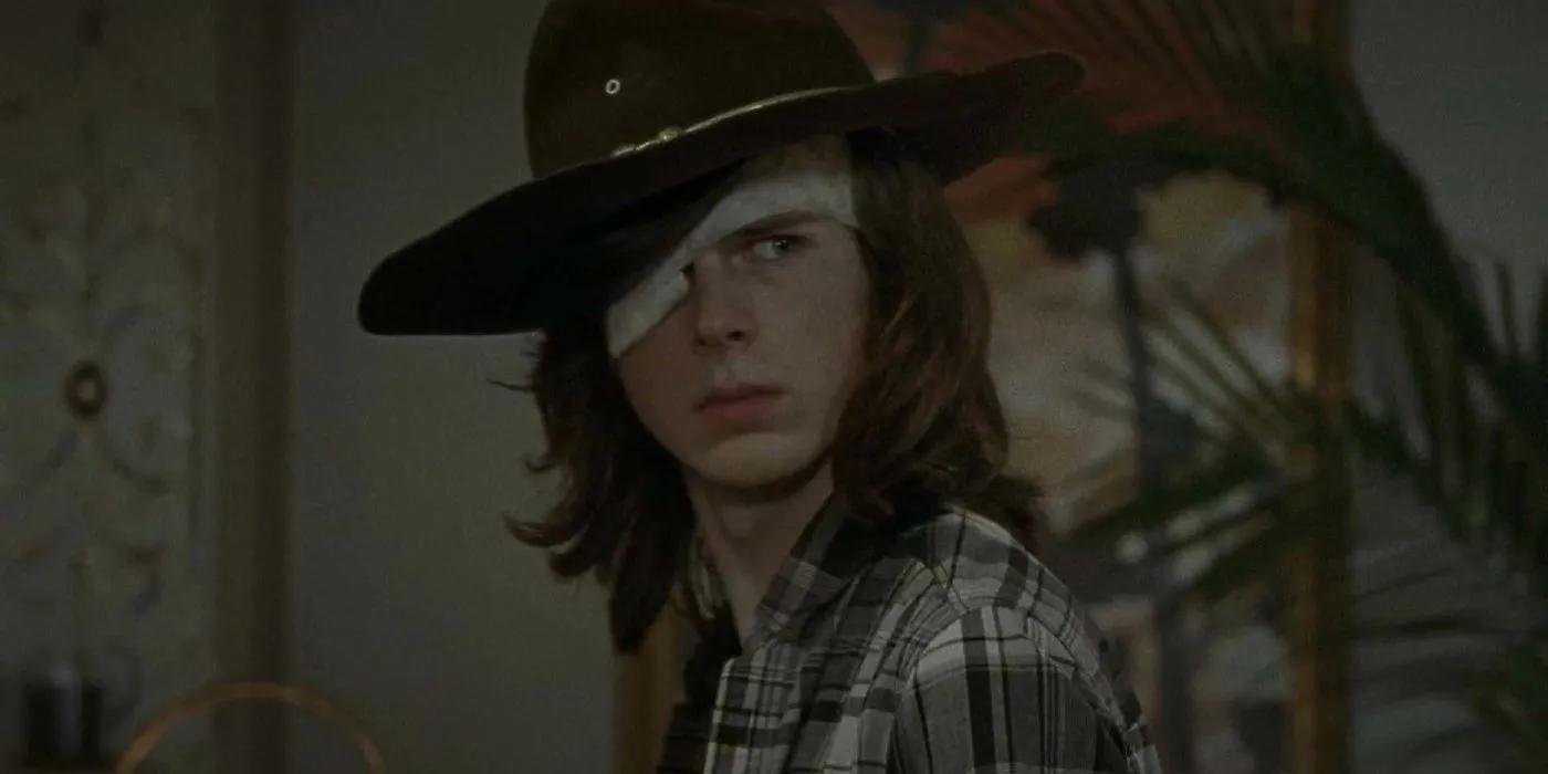 Carl Grimes con su sombrero de vaquero y su parche en el ojo en The Walking Dead.