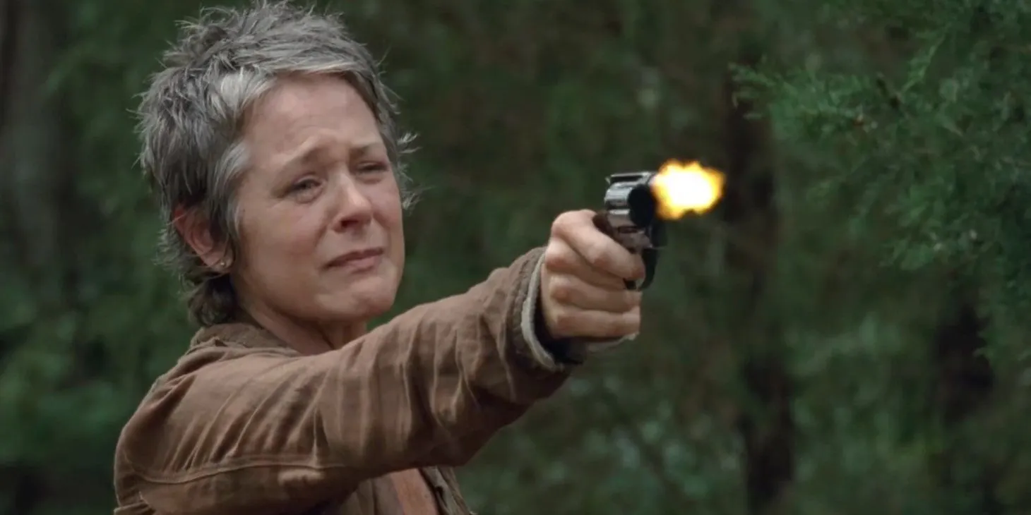 Carol tire sur Lizzie les larmes aux yeux dans The Walking Dead