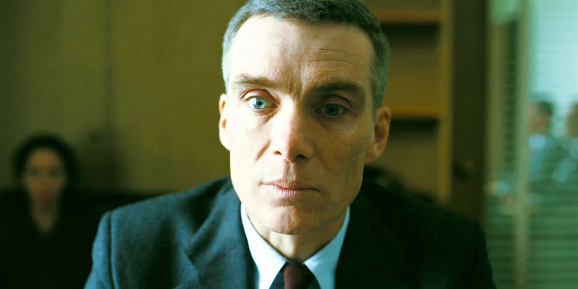 希里安墨菲 (Cillian Murphy) 飾演 J·羅伯特·奧本海默 (J Robert Oppenheimer) 在片中的緊張時刻