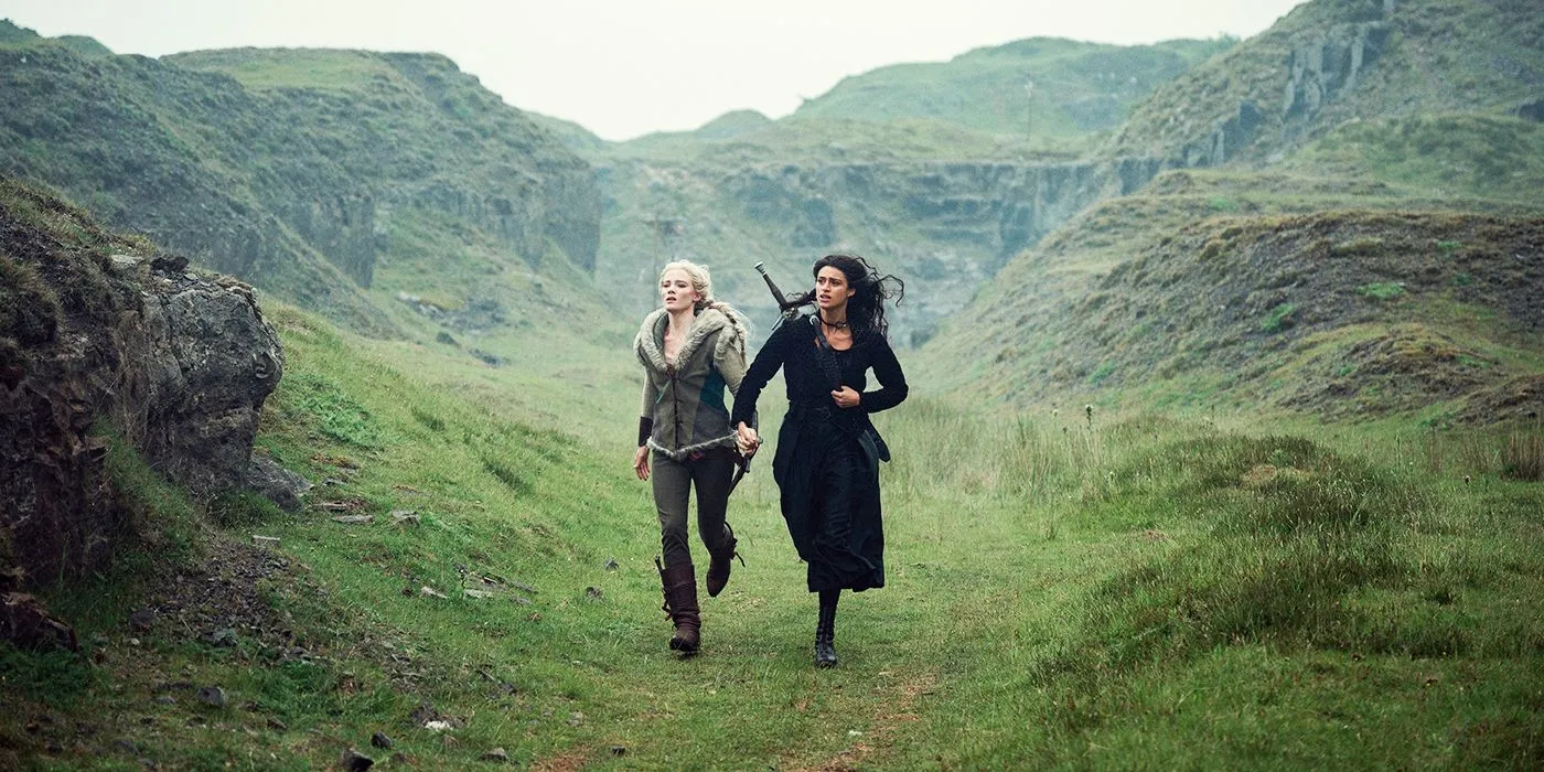 Ciri corriendo con Yennefer