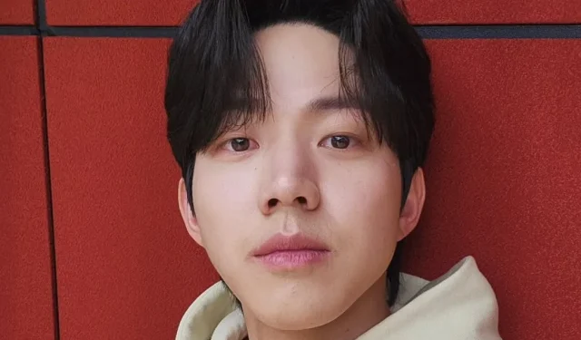 Instan a Dowoon de DAY6 a abandonar la banda por usar uniforme militar durante las protestas en Corea