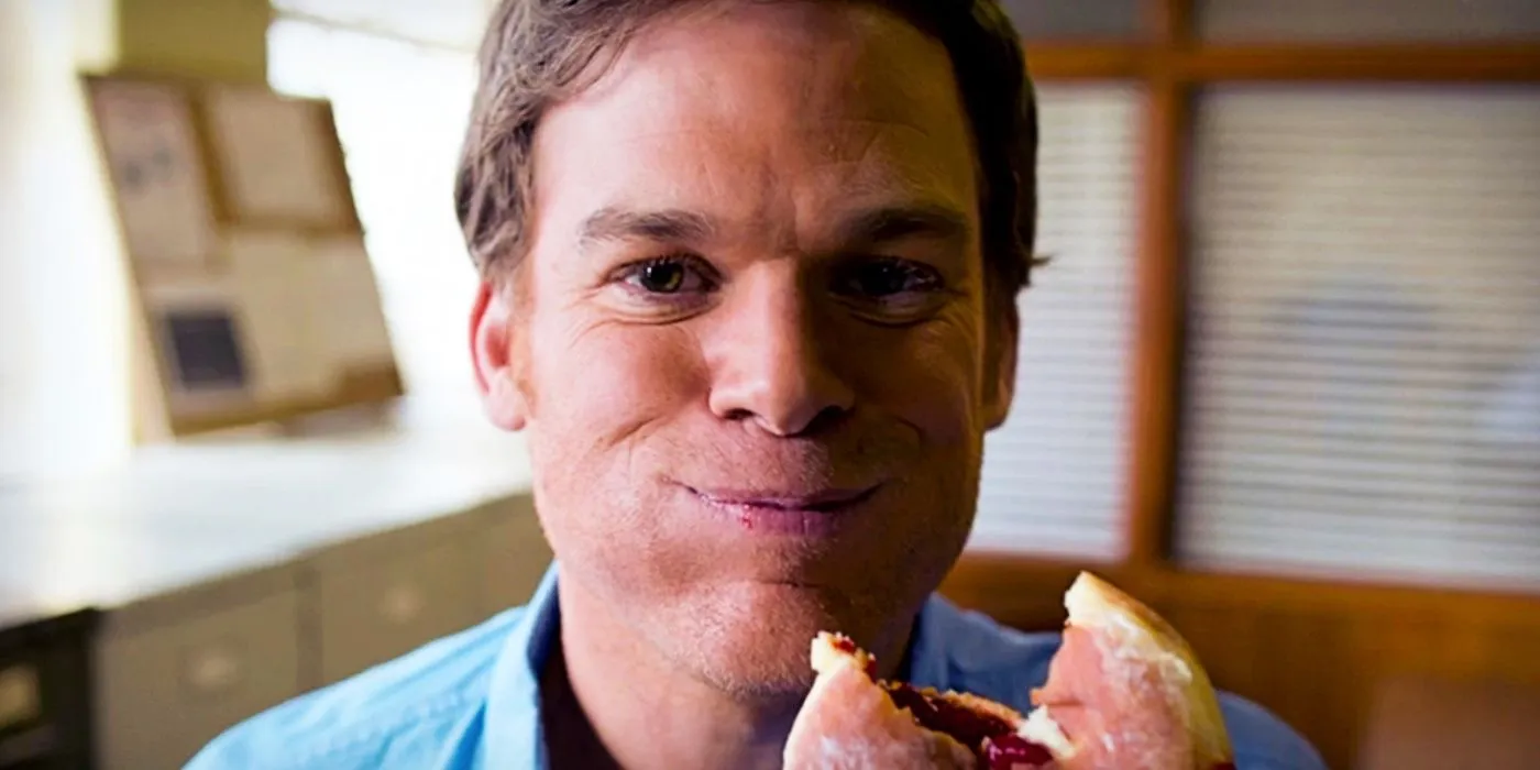 Dexter Morgan comiendo una dona