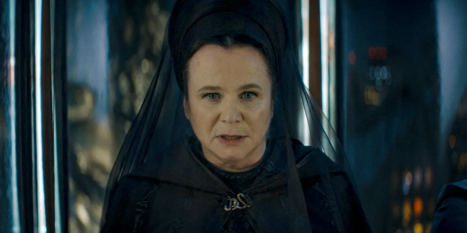 Valya (Emily Watson) si concentra cantando "Sorellanza prima di tutto" in Dune: Prophecy Stagione 1 Ep 3