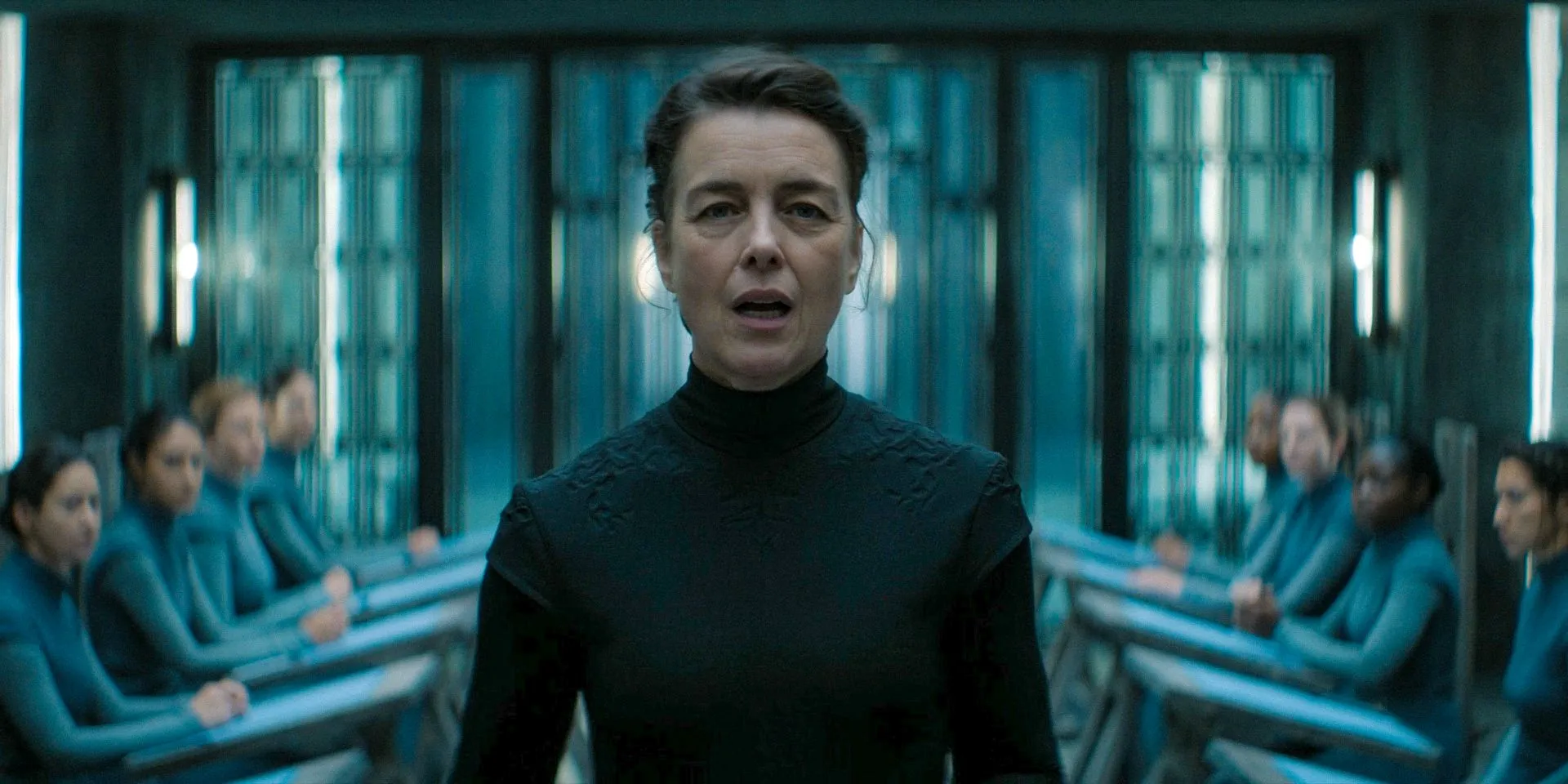 Tula (Olivia Williams) ordena que os acólitos controlem seus sonhos e os atraiam em Dune: Prophecy Temporada 1 Ep 4