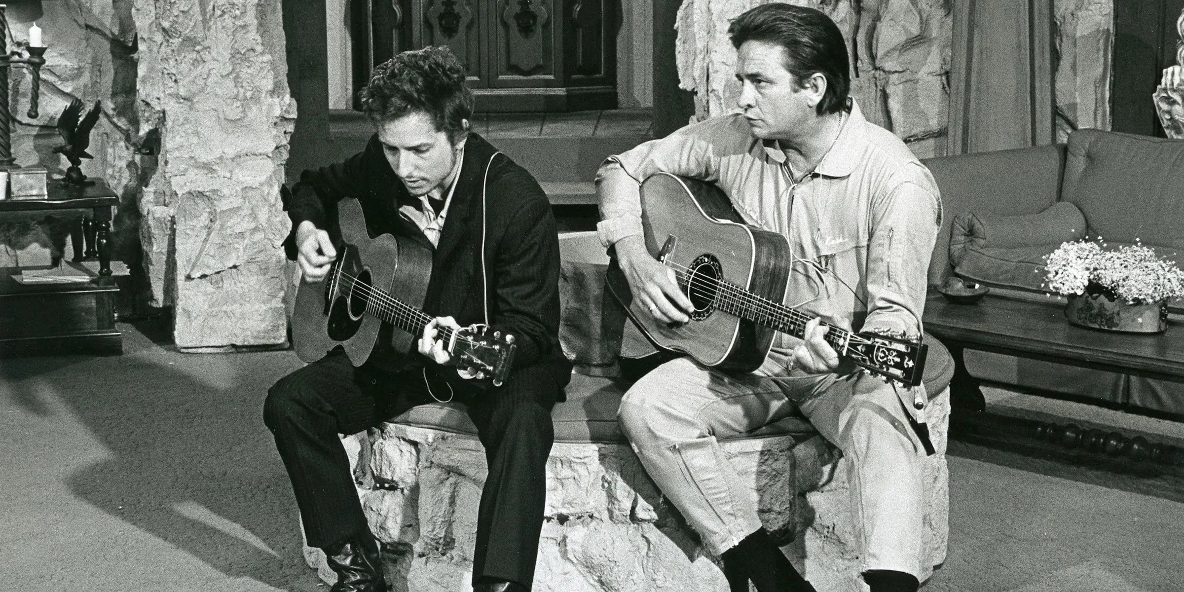 Bob Dylan and Johnny Cash playing guitar together.