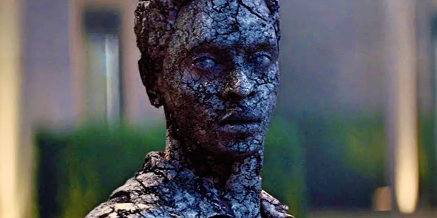 Edi Gathegi als Darwin