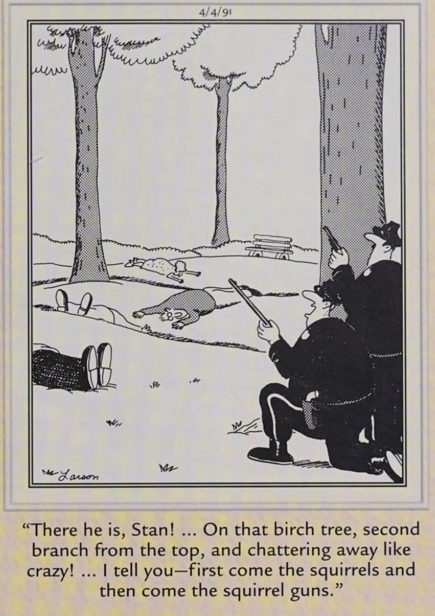 Far Side, 4 avril 1991, les policiers se mettent à l'abri alors qu'un écureuil tire sur des gens depuis un arbre voisin