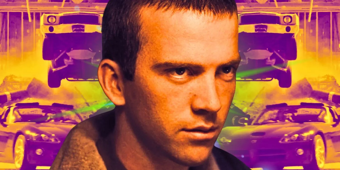 Lucas Black como Sean Boswell em Tokyo Drift na frente de vários carros