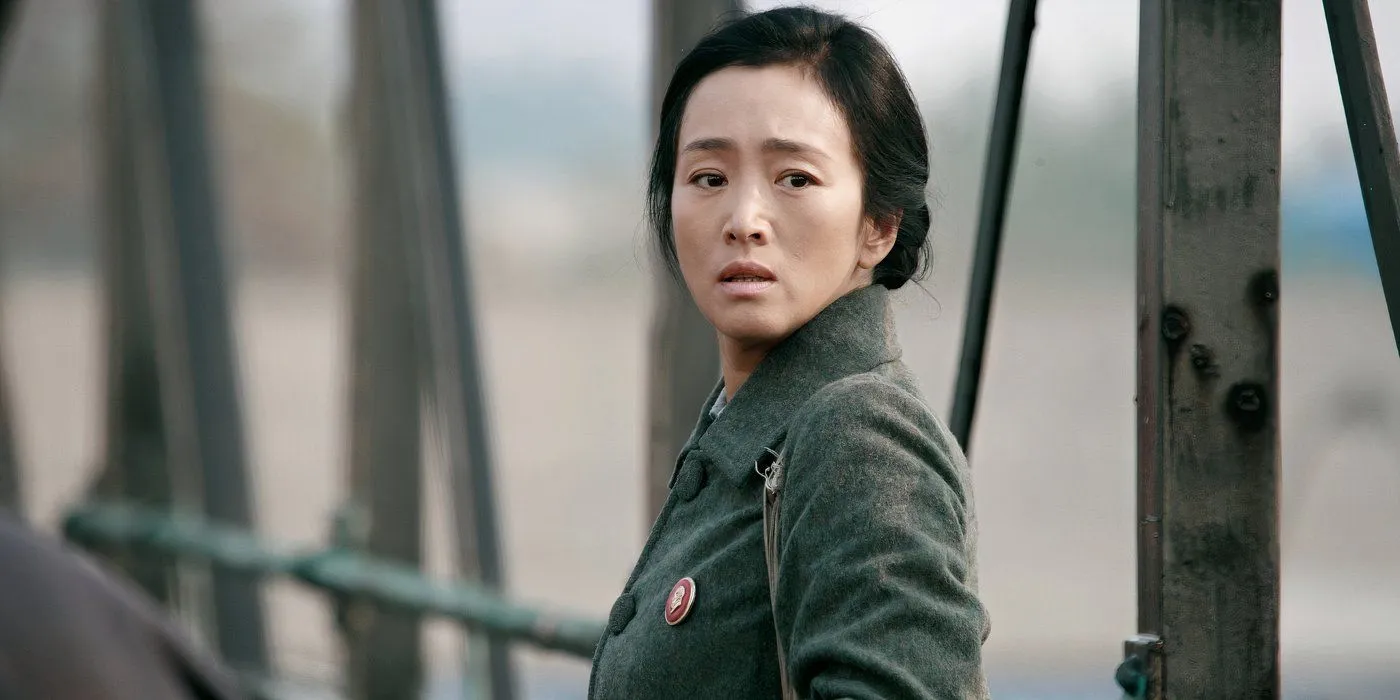 Gong Li se ve triste en Coming Home