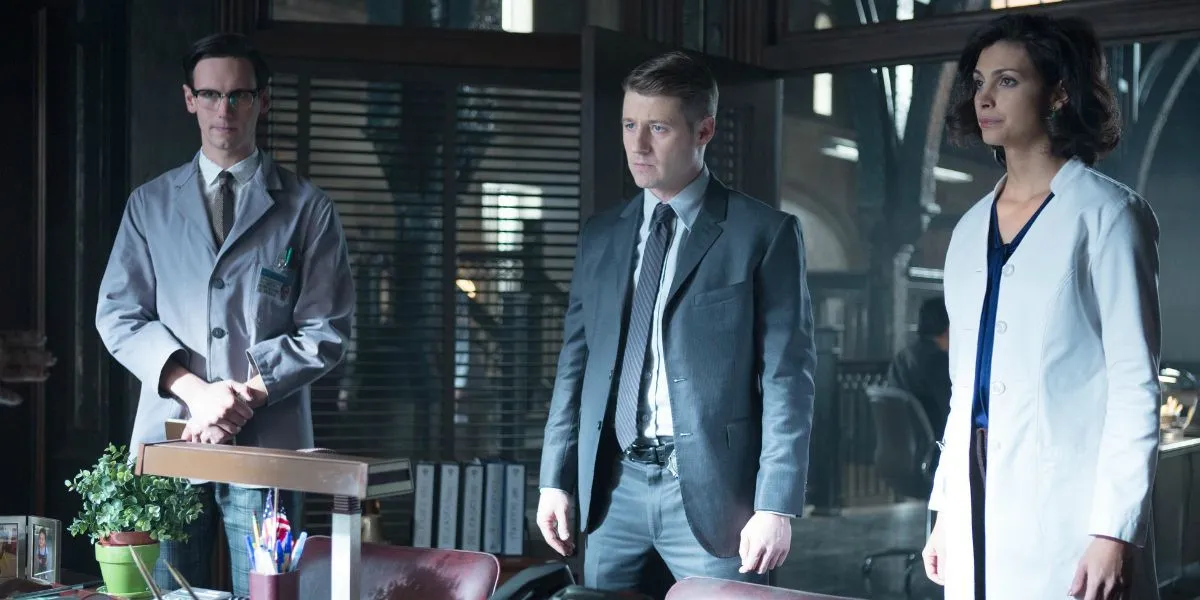 Ben McKenzie e Morena Baccarin de Gotham