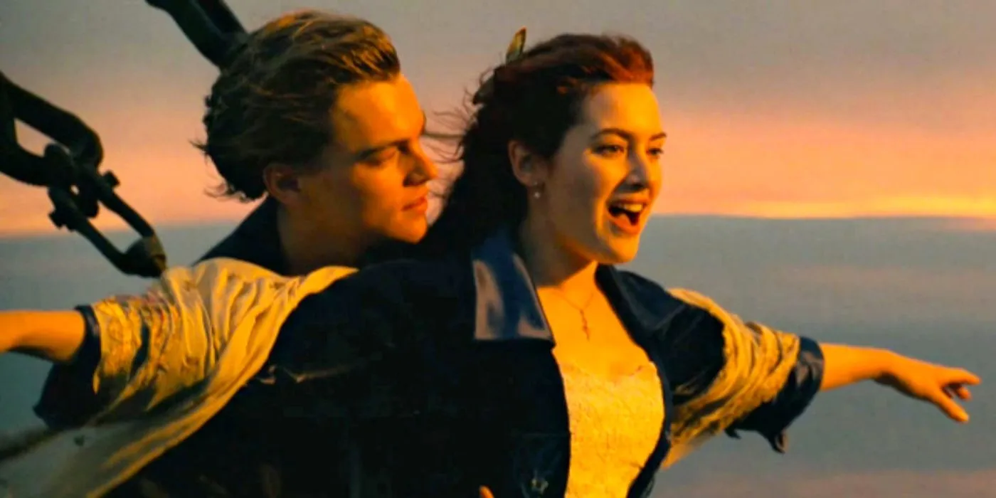 Jack e Rose si abbracciano sul Titanic