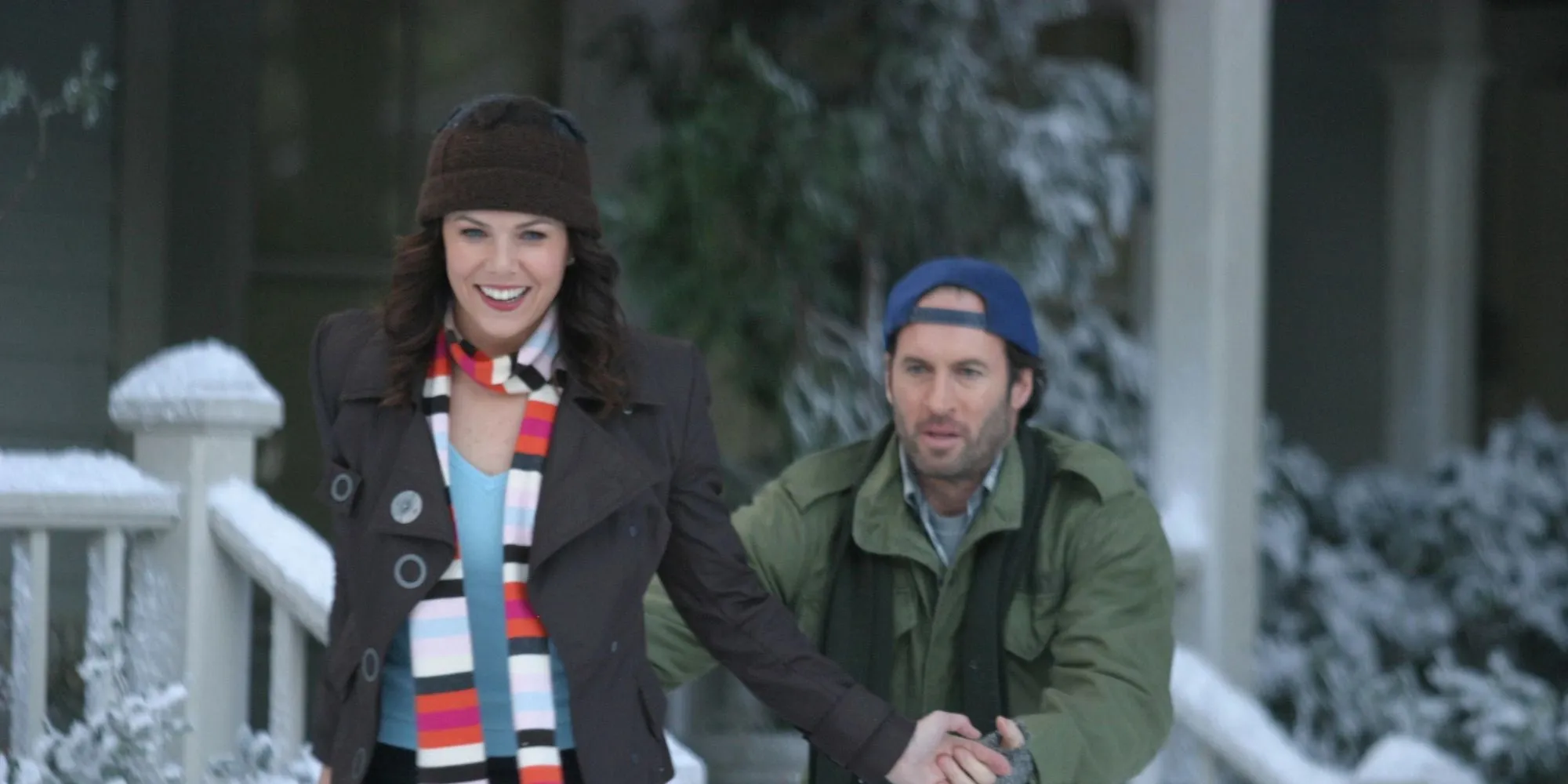 Luke (Scott Patterson) i Lorelai (Lauren Graham) jeżdżą na łyżwach w serialu Gilmore Girls