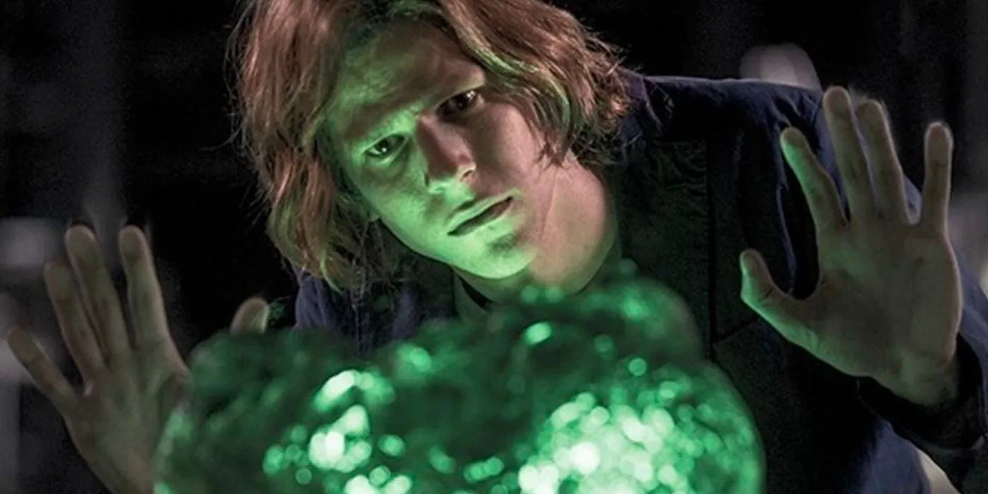 Jesse Eisenberg jako Lex Luthor z kryptonitem w filmie Batman v Superman