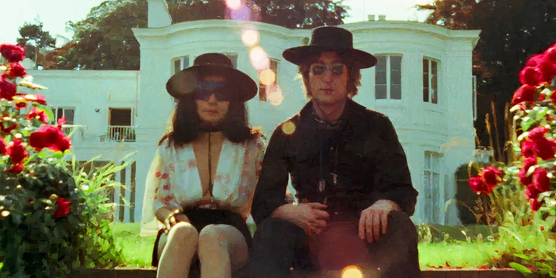 John Lennon e Yoko Ono nel documentario Above Us Only Sky