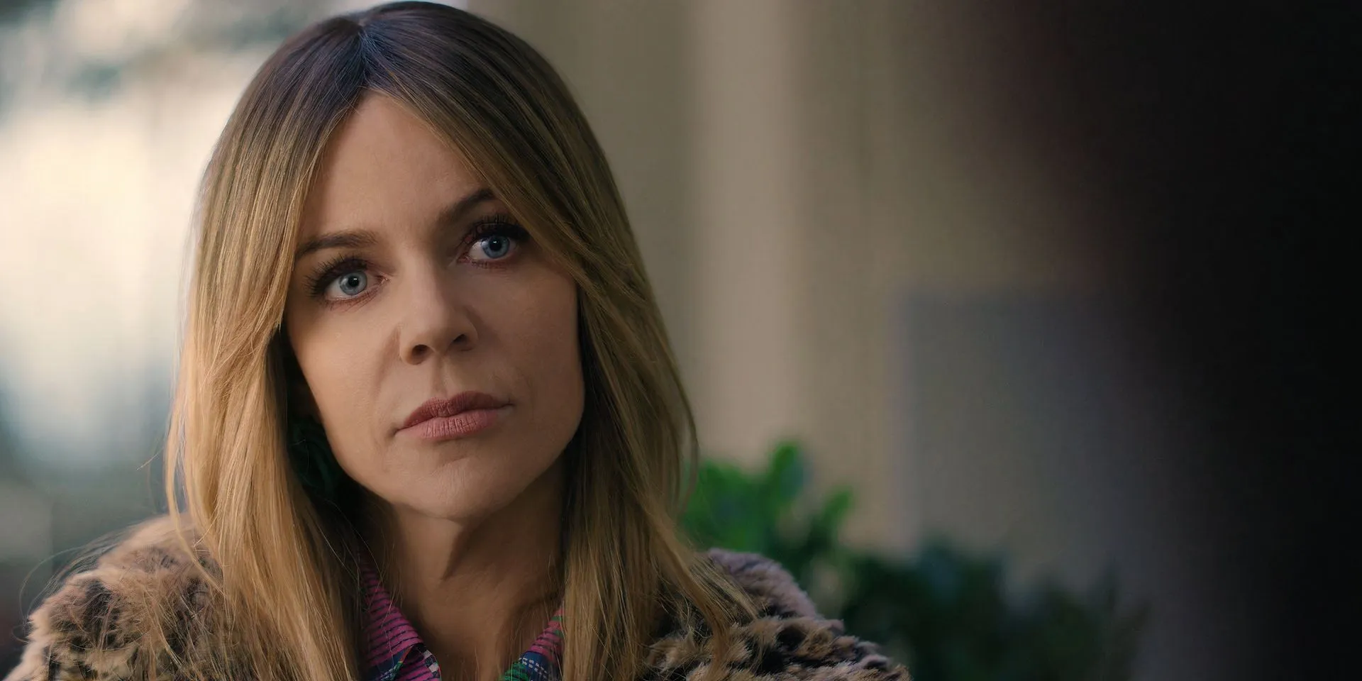 Kaitlin Olson dans le rôle de Morgan envisageant une offre d'emploi dans High Potential