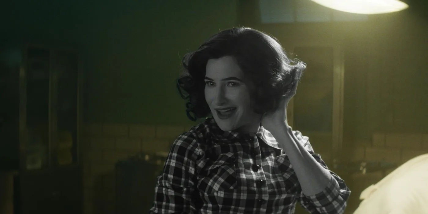 Kathryn Hahn als Agnes in Agatha All Along