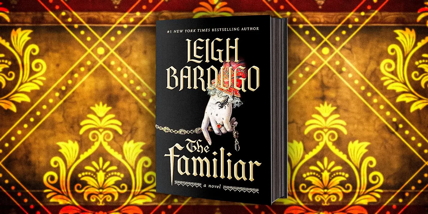 Uma capa do livro The Familiar de Leigh Bardugo em um fundo amarelo estampado