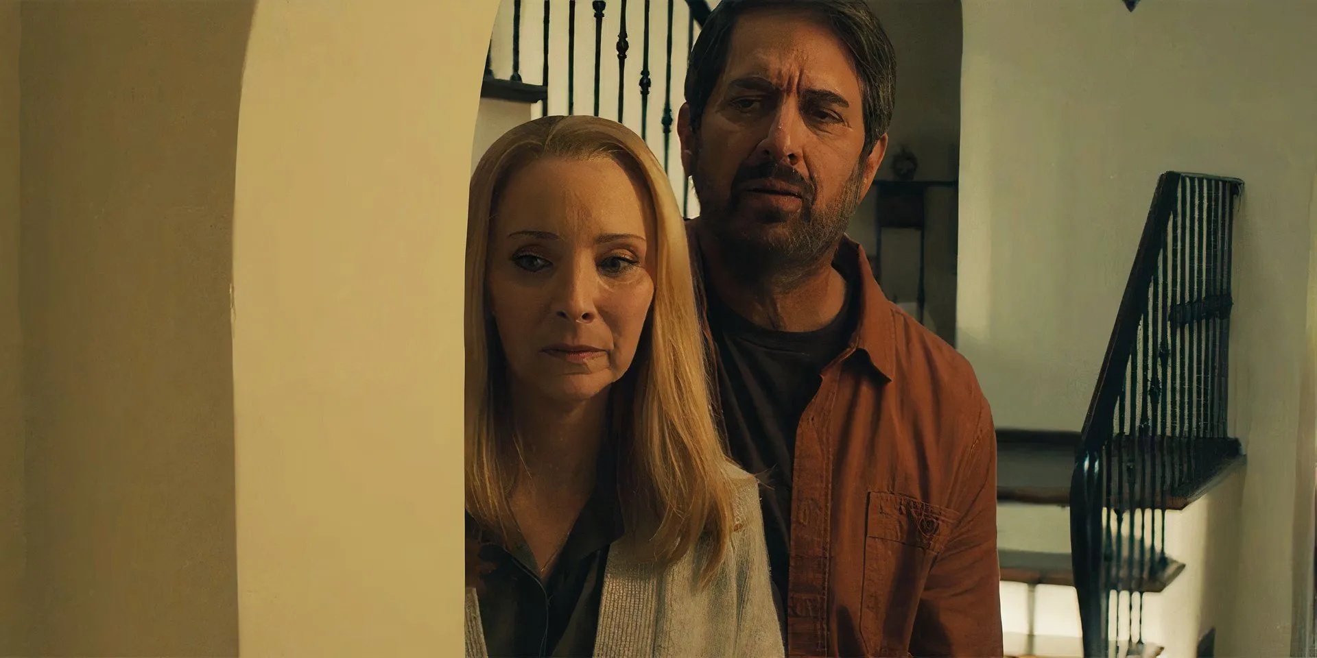 Lisa Kudrow and Ray Romano in No Good Deed